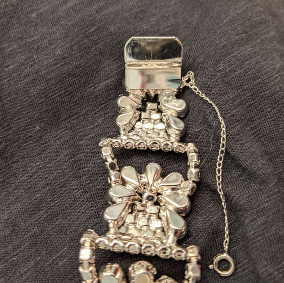 Vintage Glam Rhinestone Bracelet - Picture 6 of 8